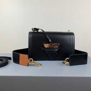 Loewe Barcelona bag in box calfskin Shoulderbag Black 1026