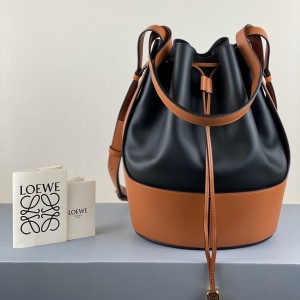 Loewe Balloon bag in calfskin Bucket bag Shoulderbag Brown and Black 1098