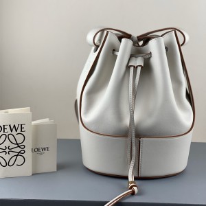 Loewe Small Balloon bag in nappa calfskin Bucket Bag Shoulderbag White 1099