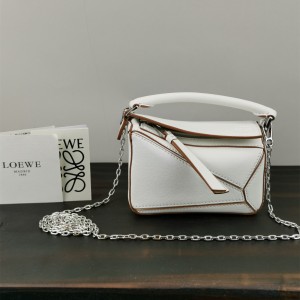 Loewe Nano Puzzle bag in classic calfskin Chain Bag Shoulderbag White 2000
