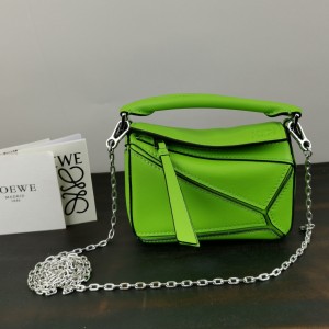 Loewe Nano Puzzle bag in classic calfskin Chain Bag Shoulderbag Green 2000