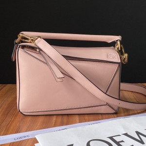Loewe Small Puzzle bag in classic calfskin Shoulder bag Pink 3001-4