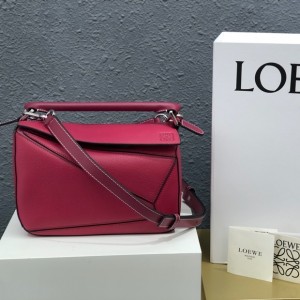 Loewe Small Puzzle bag in classic calfskin Shoulder bag Hotpink 3001-16