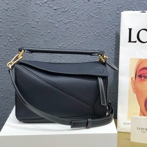 Loewe Small Puzzle bag in classic calfskin Shoulder bag Black 3001-7
