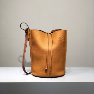 Loewe Gate pocket Bucket Bag in soft calfskin Shoulderbag 323 Brown