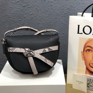 Loewe Small Gate bag in pebble grain calfskin Shoulderbag 56T20 Black