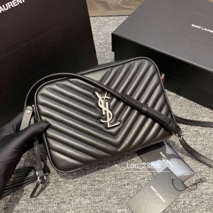 YSL Lou Camera Bag in quilted Black shiny Leather shoulderbag 23cm 520534 612544 silver