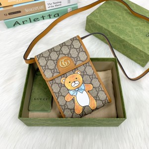 Gucci Handbags GG Ophidia mini bag GG Supreme canvas Mini Shoulderbag with Bear Print 660161